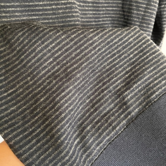 Ann Taylor Loft wool blend sweater. Navy and grey size M EUC D-8 - Picture 6 of 7